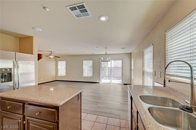 Foto del edificio - 7333 Camden Pine Ave