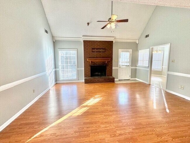 Building Photo - Spacious 4 bedroom 2.5 Home in Cordova, Av...