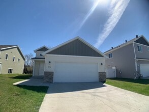 Building Photo - 5856 Deb Dr W