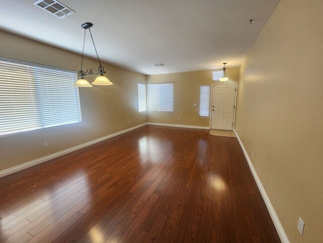 Foto del edificio - Former model home! Single Story - 3 bed, 2...