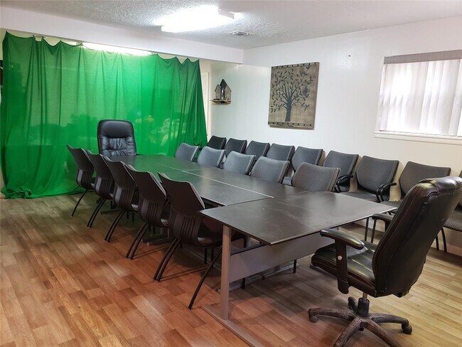 Foto del edificio - 26519 I-45