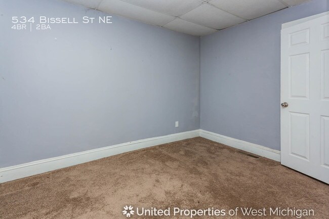 Building Photo - 534 Bissell St NE