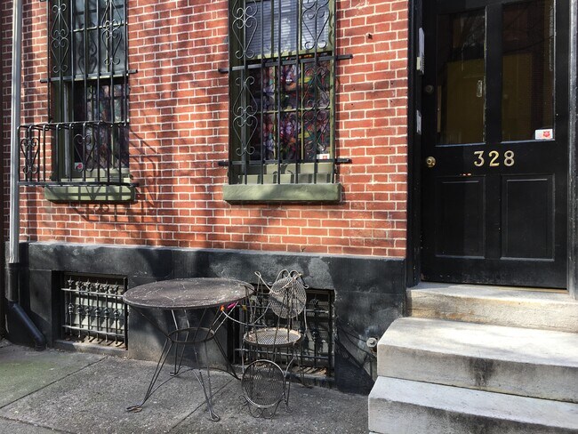 Building Photo - 328 S 12th St