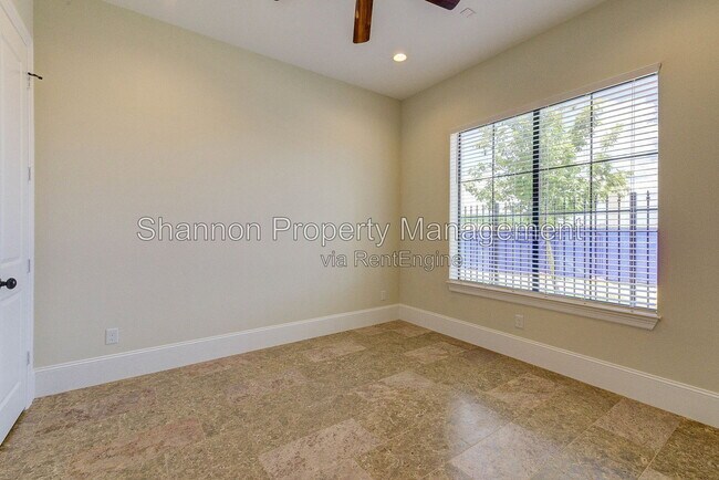Building Photo - 2769 Freund St