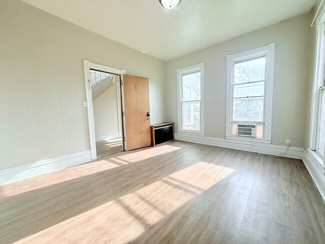 Living Room - 321 Clay St