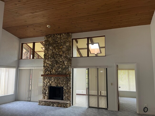 Building Photo - 107 Meadowbrook Cir