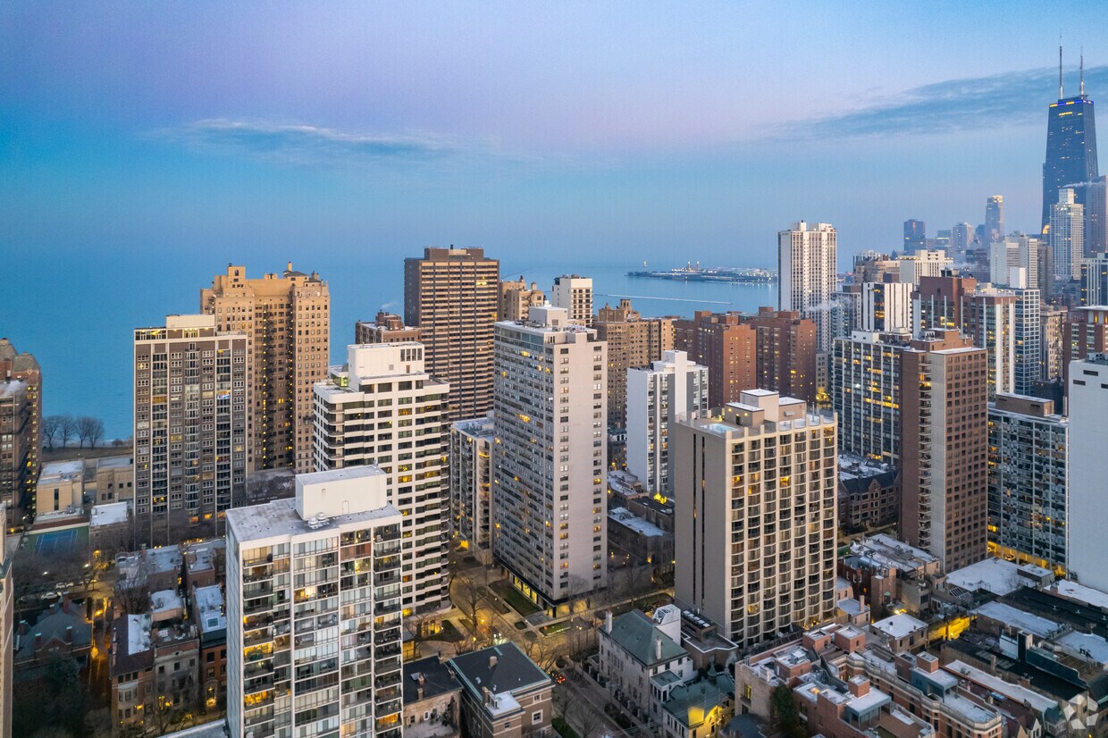 Aerial Photo - State Parkway Condominium