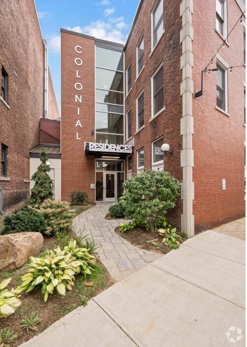 Building Photo - 609 Main St