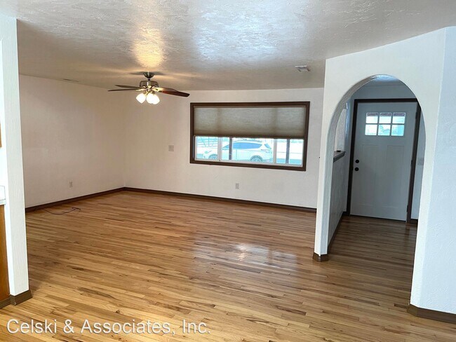 Building Photo - 3 br, 2 bath House - 882 W Humorist Rd