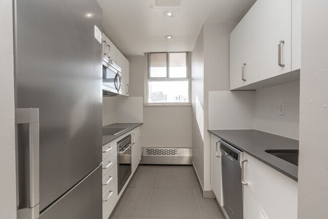 Building Photo - 230 Oak St