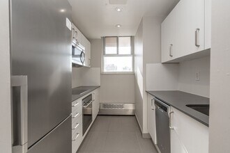 Building Photo - 230 Oak St