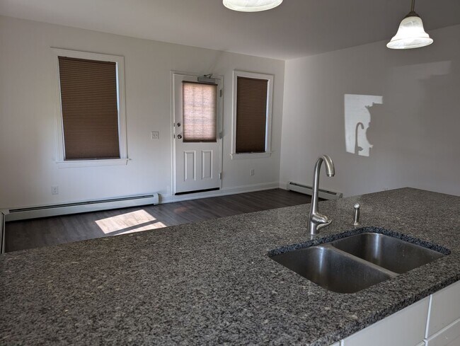 Foto del edificio - 476 Terrace Blvd