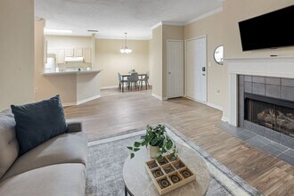 Building Photo - 1701 Wildwood Crossings Dr