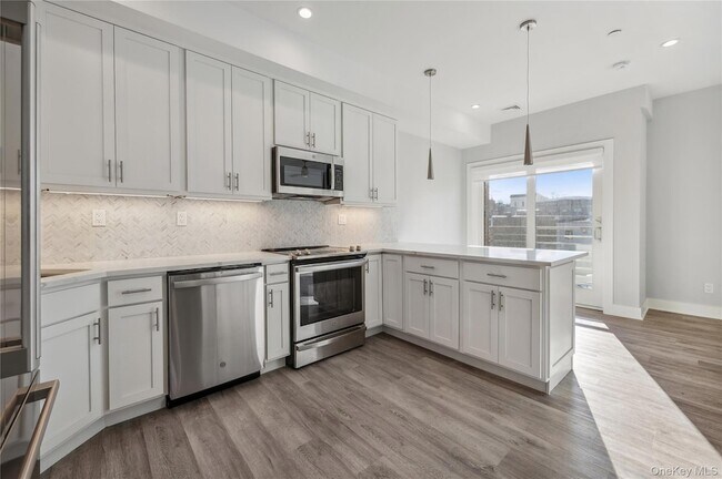 Foto del edificio - 355 Phillips Park Rd