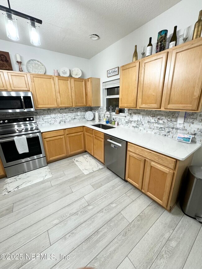 Foto del edificio - 955 Churchhill Ln