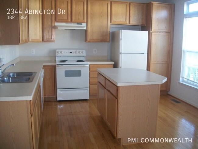 Foto del edificio - 3 Bed / 2.5 Bath Townhouse (Available 2/24...