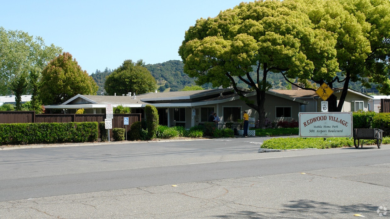 Redwood Village Mobile Park Apartments in Santa Rosa, CA