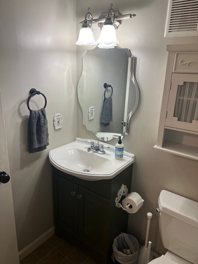 Foto del edificio - 220 Summit Ridge Dr