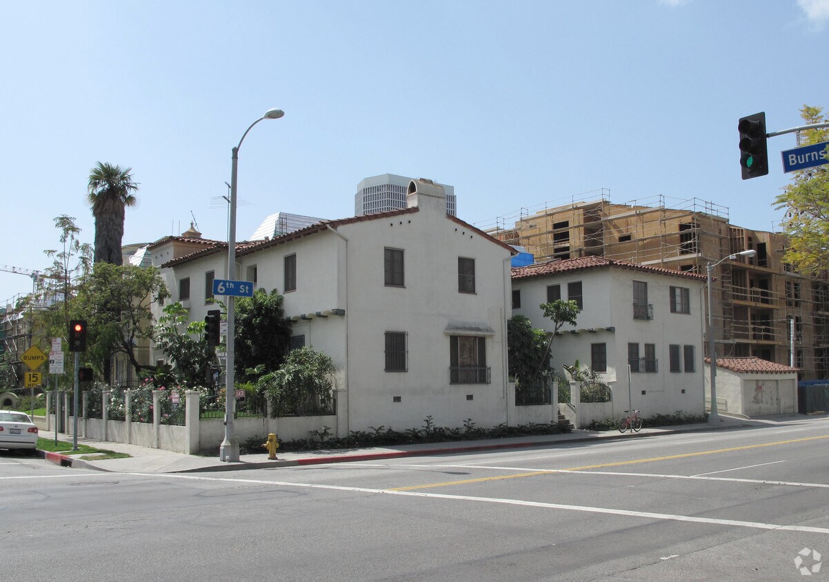 Primary Photo - 5604 W 6th St