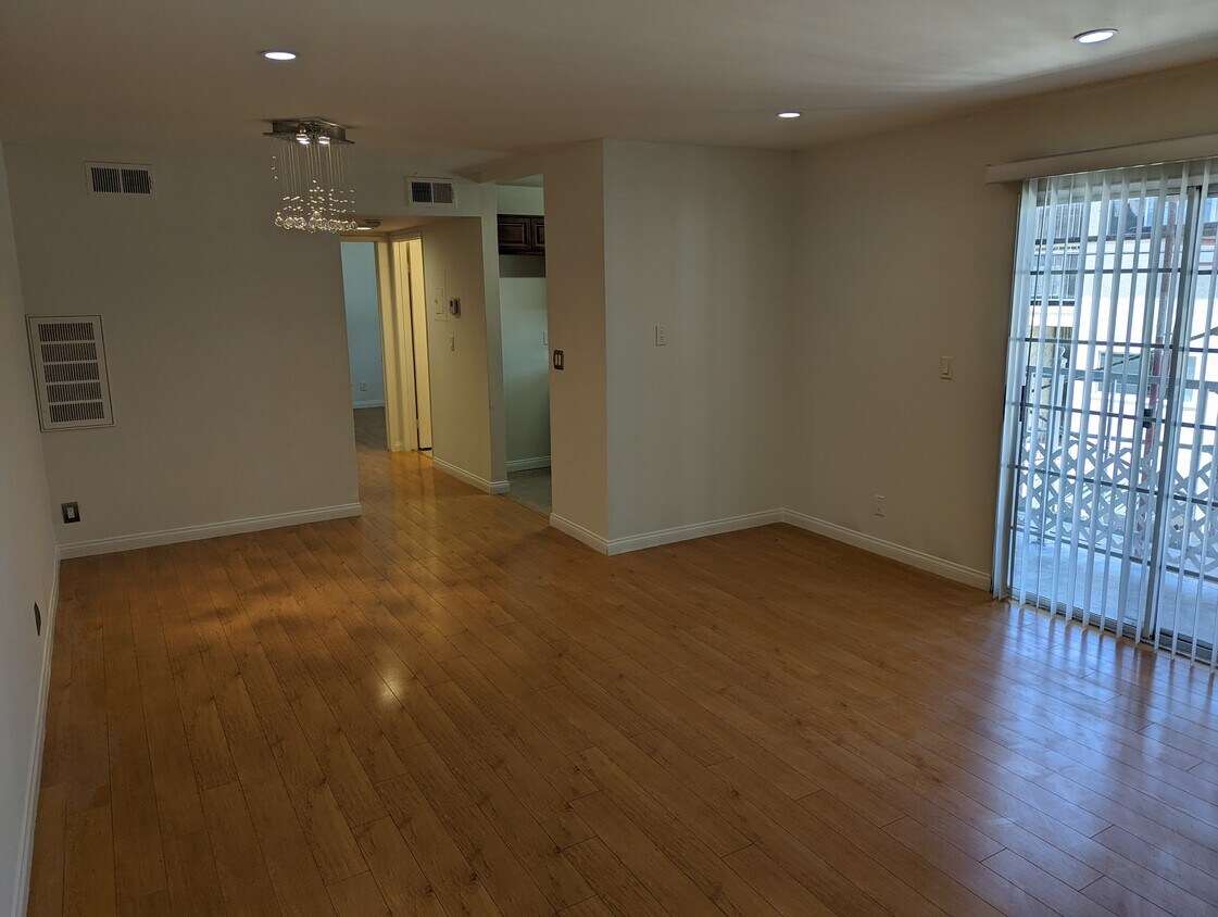 Primary Photo - 1065 Linden Ave