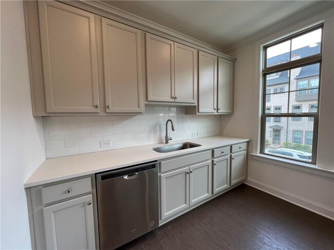 Building Photo - 2426 Figaro Dr