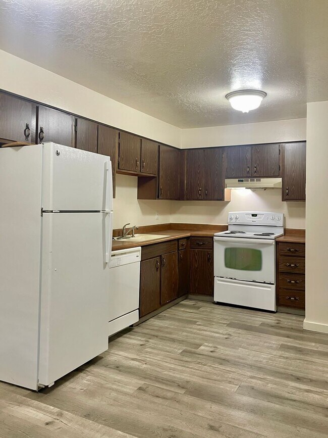 Foto del edificio - 188 N Pingree Ave