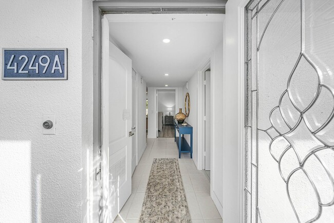 Building Photo - 4249 Quail Ridge Dr N