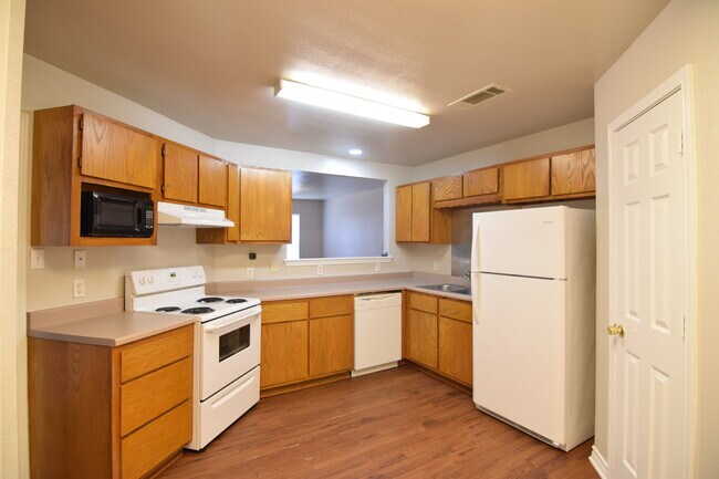 Foto del edificio - 2517 Sleepy Hollow Ln