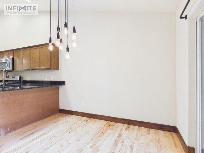 Foto del edificio - 895 Longbow Ln