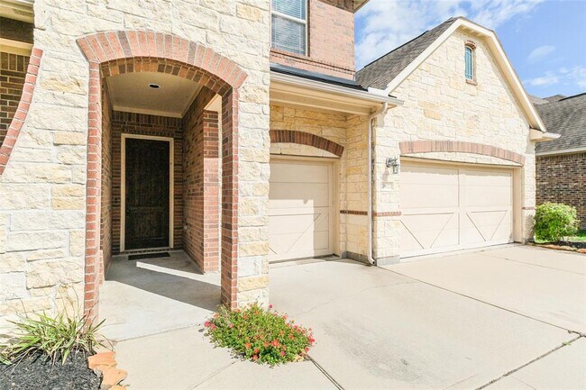 Building Photo - 5922 Northcrest Village Way