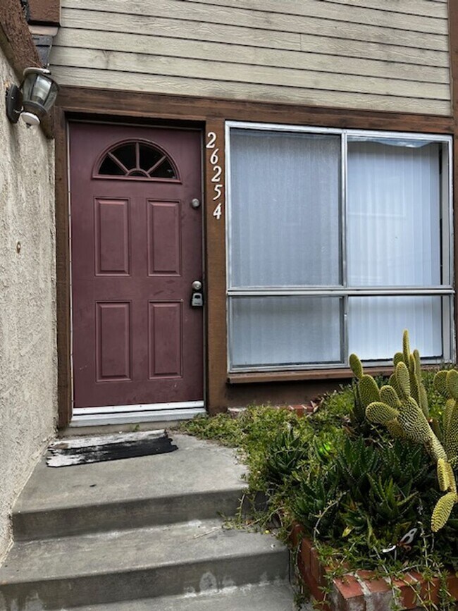 Foto del edificio - 2 Bedroom Townhouse Available Now in MV!