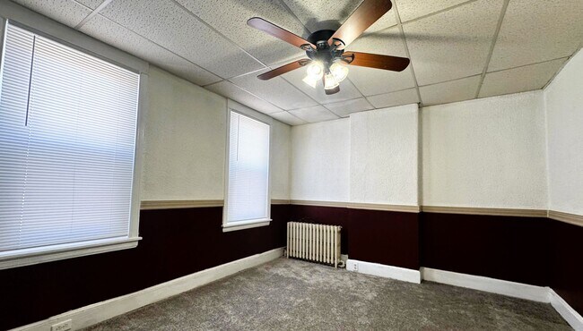 Building Photo - 3Bedroom 1Bathroom home in Bridesburg Avai...