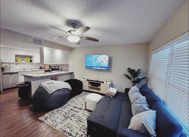 Foto del edificio - 108 Lacosta Ln