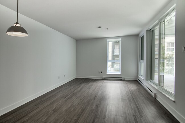 Building Photo - 9675 Av. Papineau