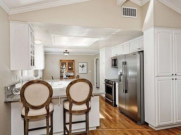 Building Photo - Sunny spacious single story 4 bedroom