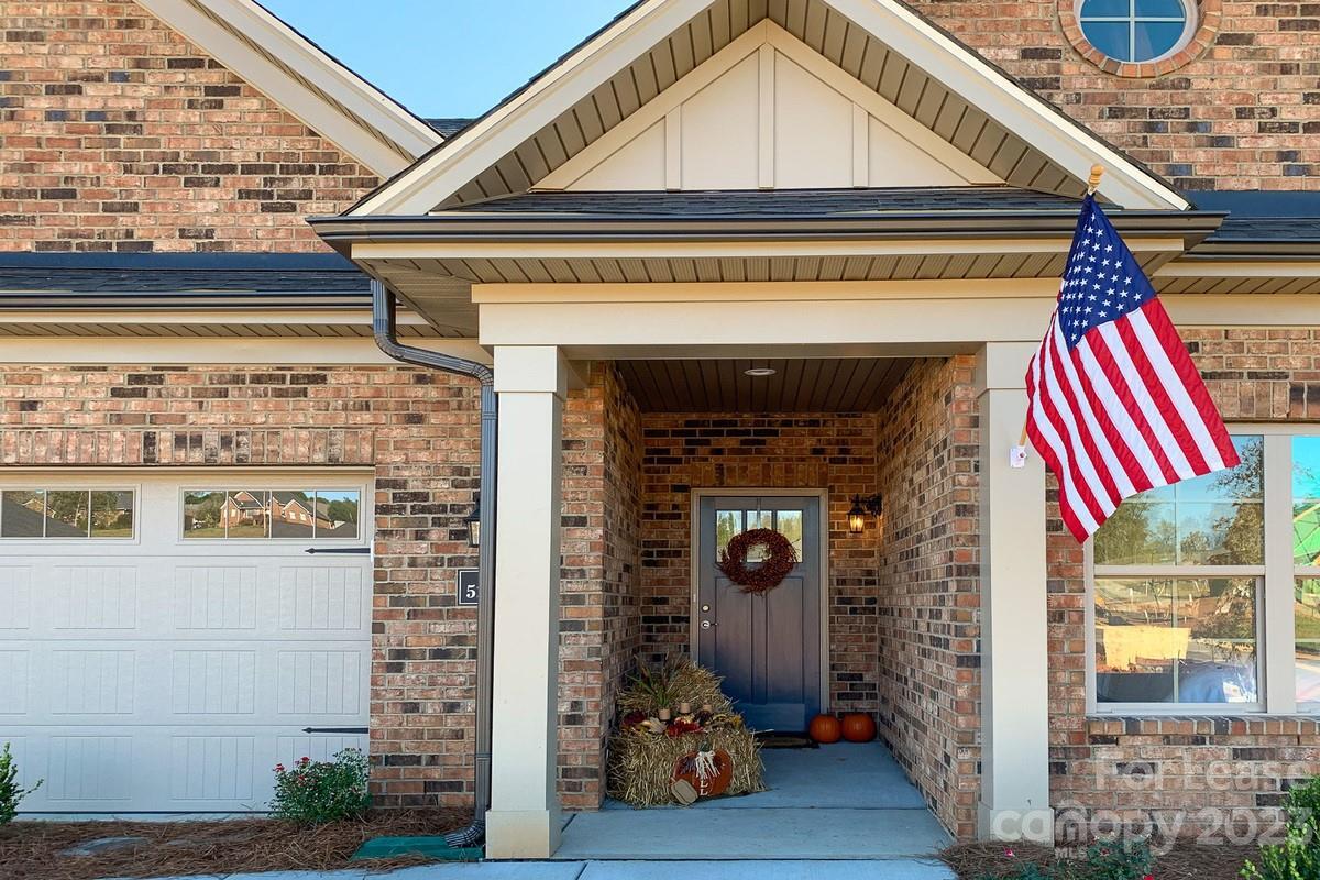 Foto principal - 5222 Courtyard Ln