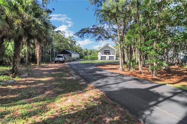 Foto del edificio - 5191 Coral Wood Dr