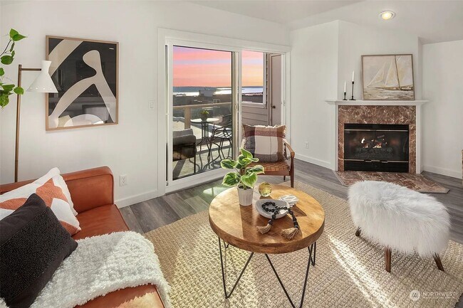 Foto del edificio - Top-Floor Corner Condo with Spectacular Views of the Space Needle & TWO Parking Spaces