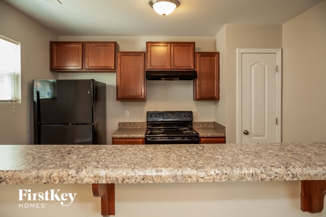 Building Photo - 7405 Hidden Creek Dr