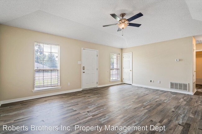 Foto del edificio - 3 br, 2 bath House - 6596 Woodside Court East