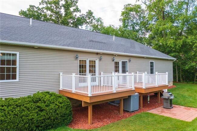 Building Photo - 122 Old Glade Mill Rd