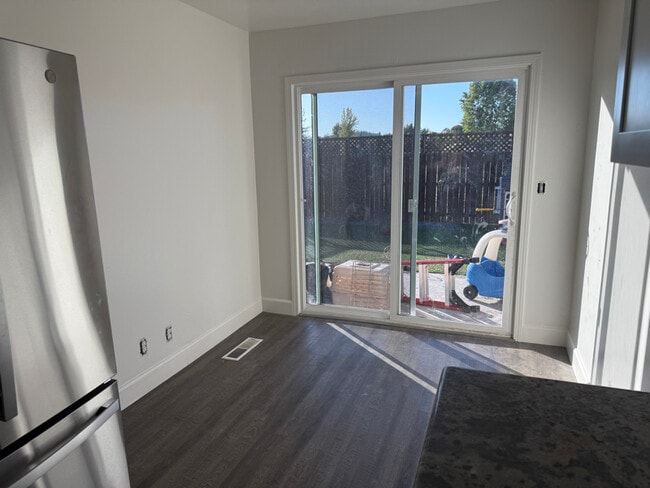 Building Photo - 4373 Hoen Ave