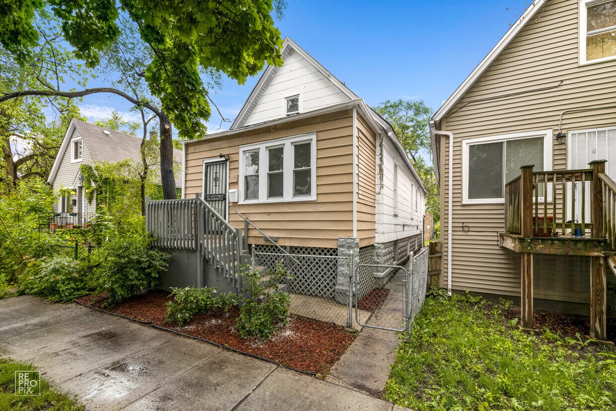 11734 S Prairie Ave, Chicago, IL 60628 House for Rent in Chicago, IL