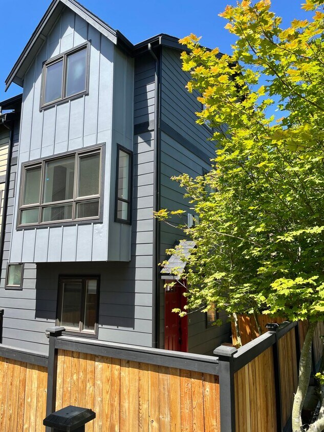 Foto principal - West Seattle - Large Bright 2 Bedroom 1.75...