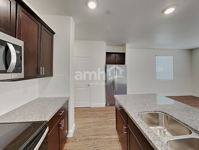 Foto del edificio - 79 Miners Reserve Ln