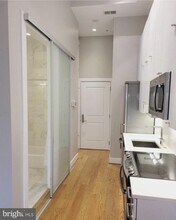 Building Photo - 1211 G St SE