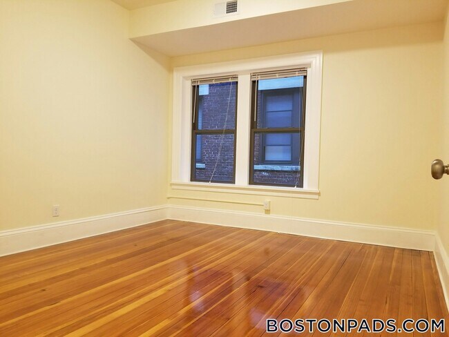 Foto del edificio - 1463 Beacon St