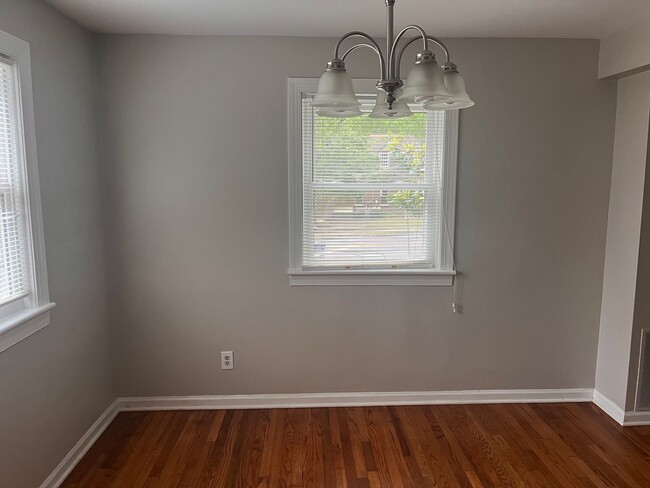 Building Photo - Lovely 2-Bedroom Townhouse in Heart of Ral...