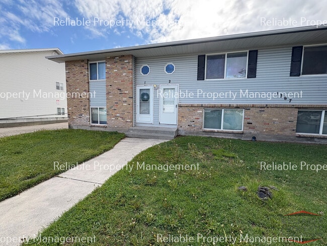 Building Photo - 1387 Elizabeth Cir