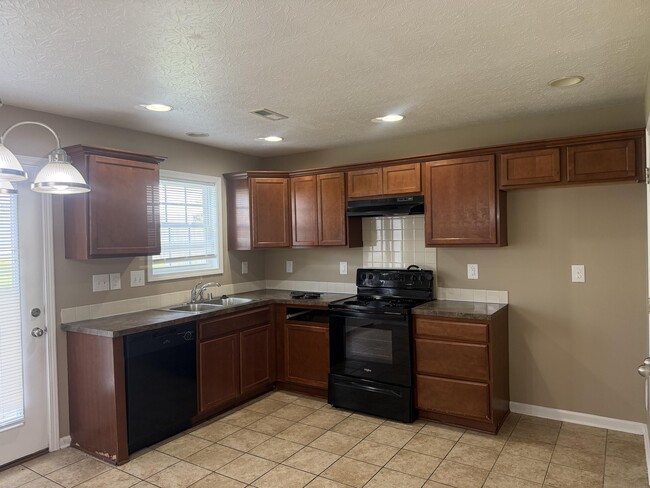 Building Photo - 969 Sugarbush Trail